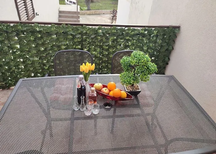 Sara * Rogoznica (Sibenik-Knin)